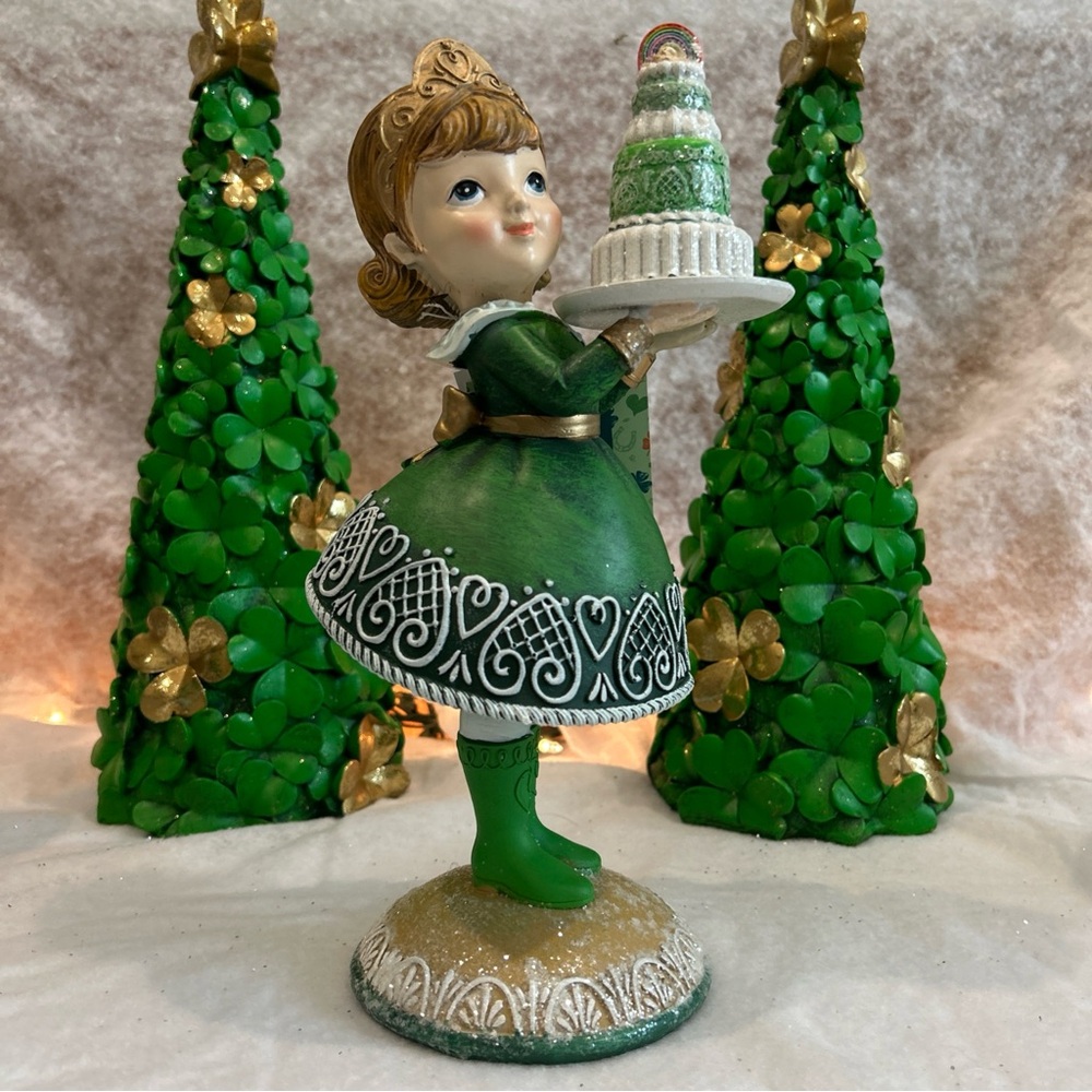 St Patrick’s Day Gingerbread Irish Dancer Girl with cake